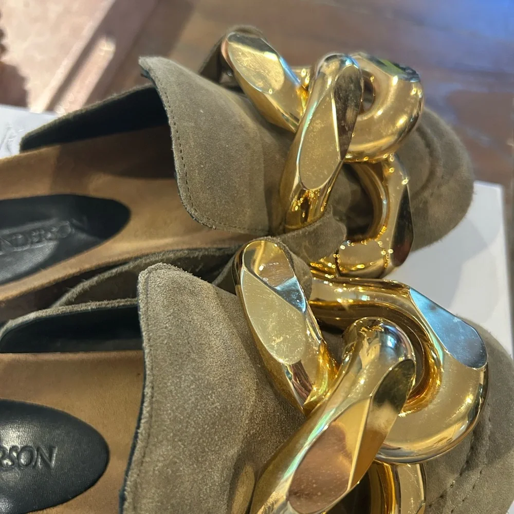 JW ANDERSON Olive Green Suede Mules with Gold Chain - Picture 3 of 5